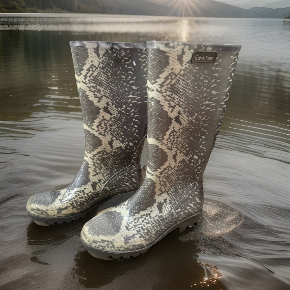 Calvin Klein Rubber Gray and Cream Kirsten Snake Print Rain Boots Waterproof 7M